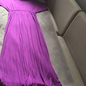 MAGENTA SHORTSLEEVED MAXI DRESS/CUT-OUT SHOULDERS